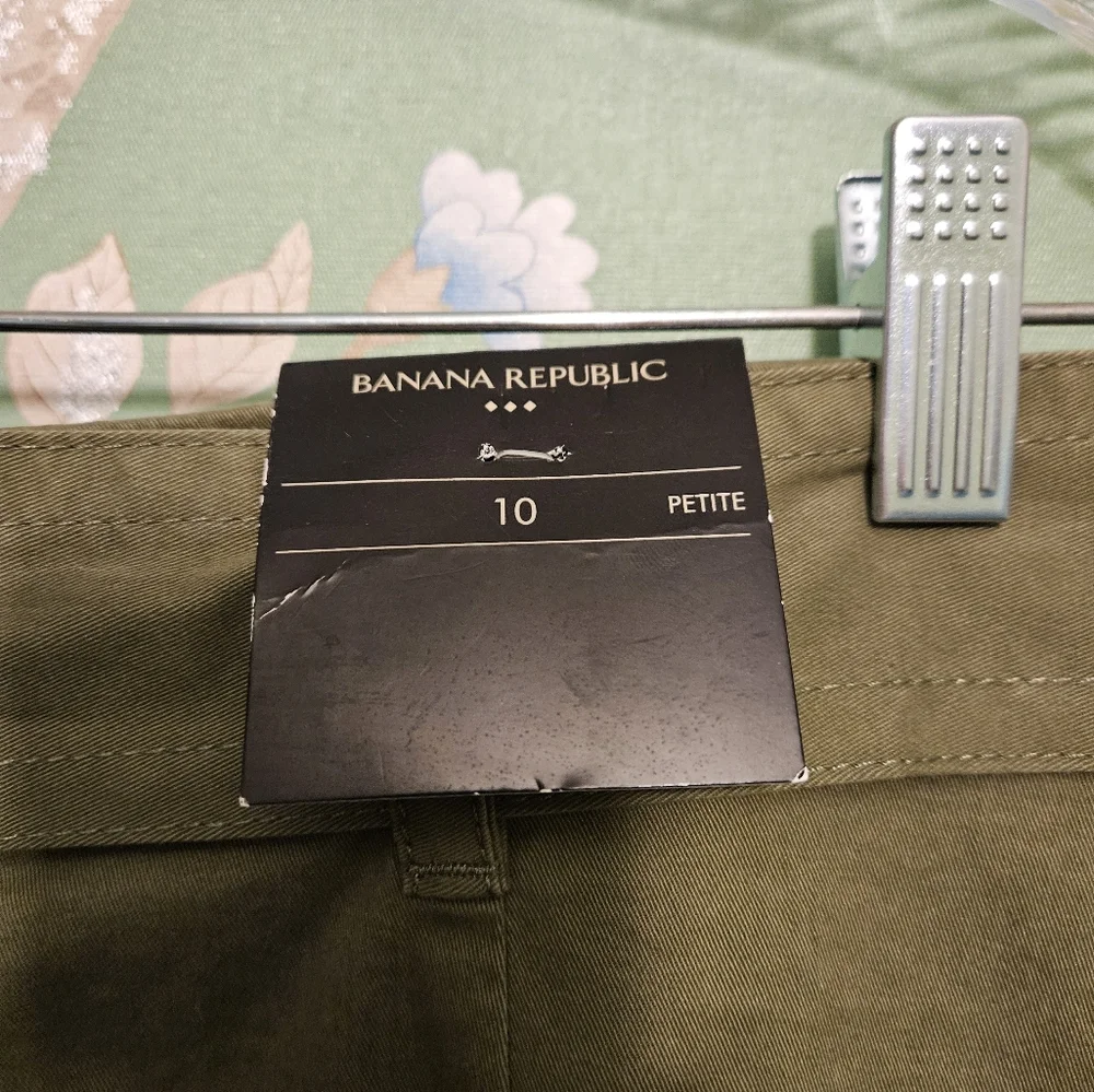 Banana Republic NWT Army Green 10 Petite - Picture 4 of 7